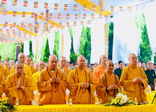 TRANG NGHIÊM ĐẠI LỄ CẦU SIÊU – TRI ÂN CÁC ANH HÙNG LIỆT SĨ TẠI NGHĨA TRANG LIỆT SĨ QUỐC TẾ ĐỒNG TÂM